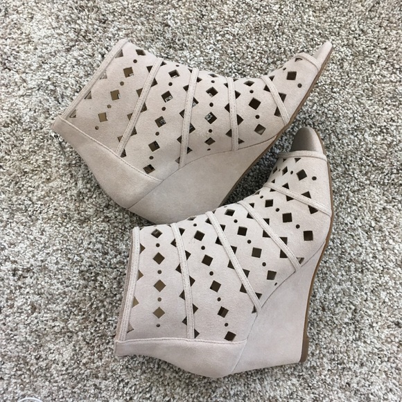 RARE Michael kors suede booties - Picture 1 of 3